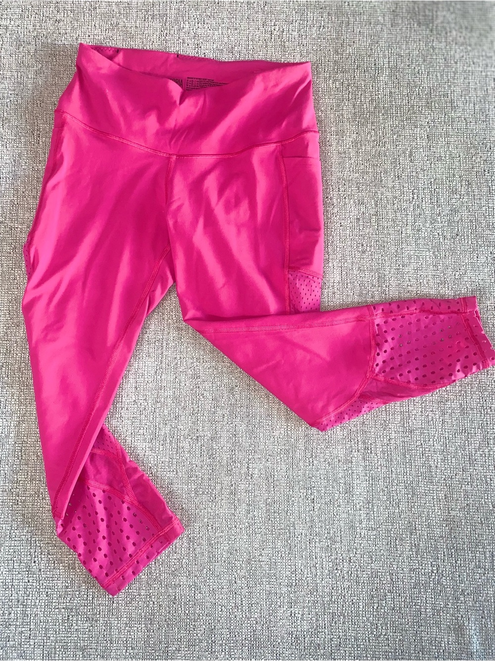 High-Waist Capri Leggings in Hot Pink with Mesh Detail
